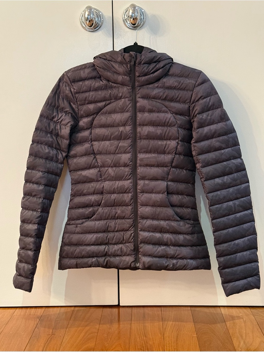 Lululemon Women’s Pack It Down Camo Black/Grey Hooded Puffer Jacket (Size 4)